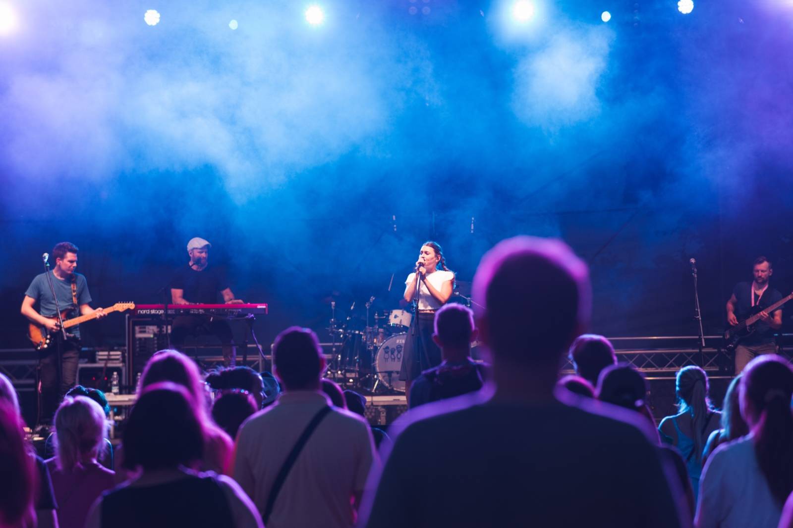 LIVE: Ewa Farna sršela v Hodoníně energií, bavila i Kateřina Marie Tichá