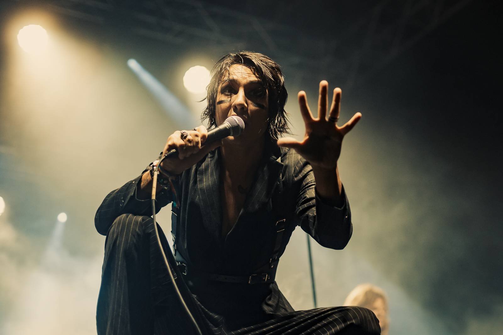 LIVE: Duhoví, emo, energičtí. Praha si adoptovala Palaye Royale