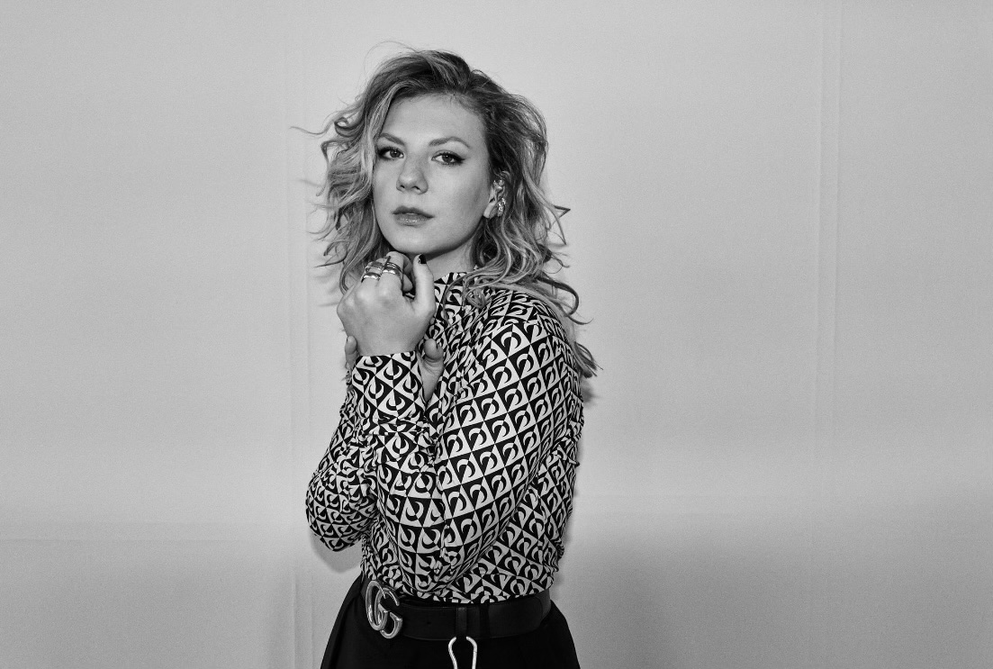 RECENZE: Kouzlo Heartbreak Culture od Lenny tkví v na první poslech nenápadných písních 