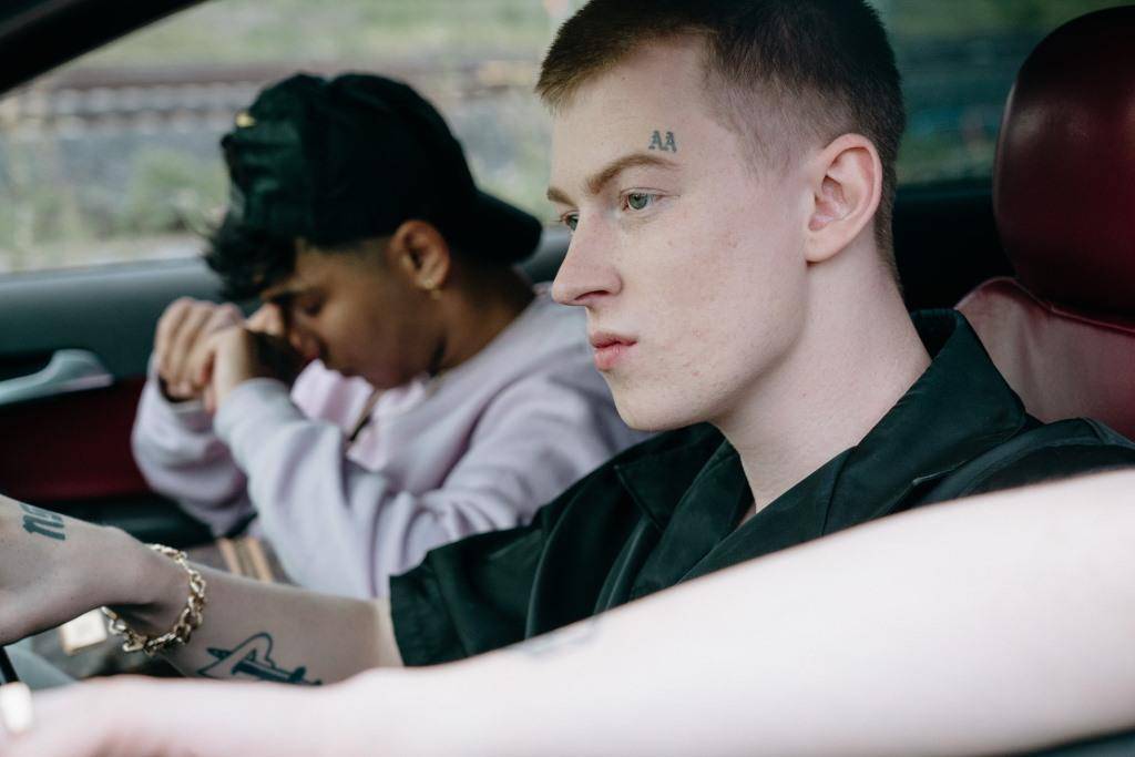 RECENZE: Banger. s Adamem Mišíkem nejlepším filmem letošního roku? Na začátku to klukovsky jiskří, škoda jen zbytečného kázání 