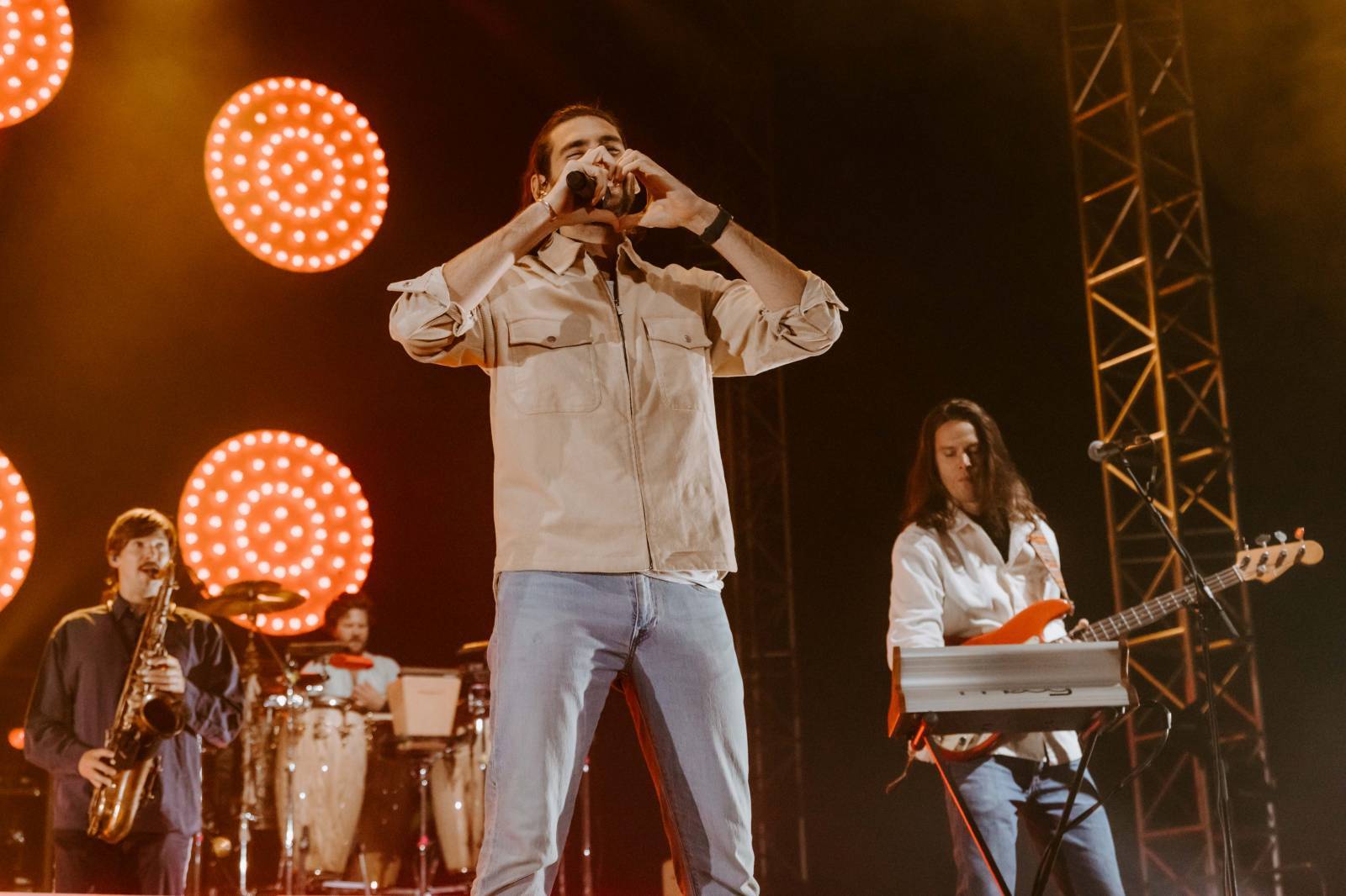 LIVE: Alvaro Soler roztančil Prahu. Rozdával úsměvy na všechny strany a představil album Magia