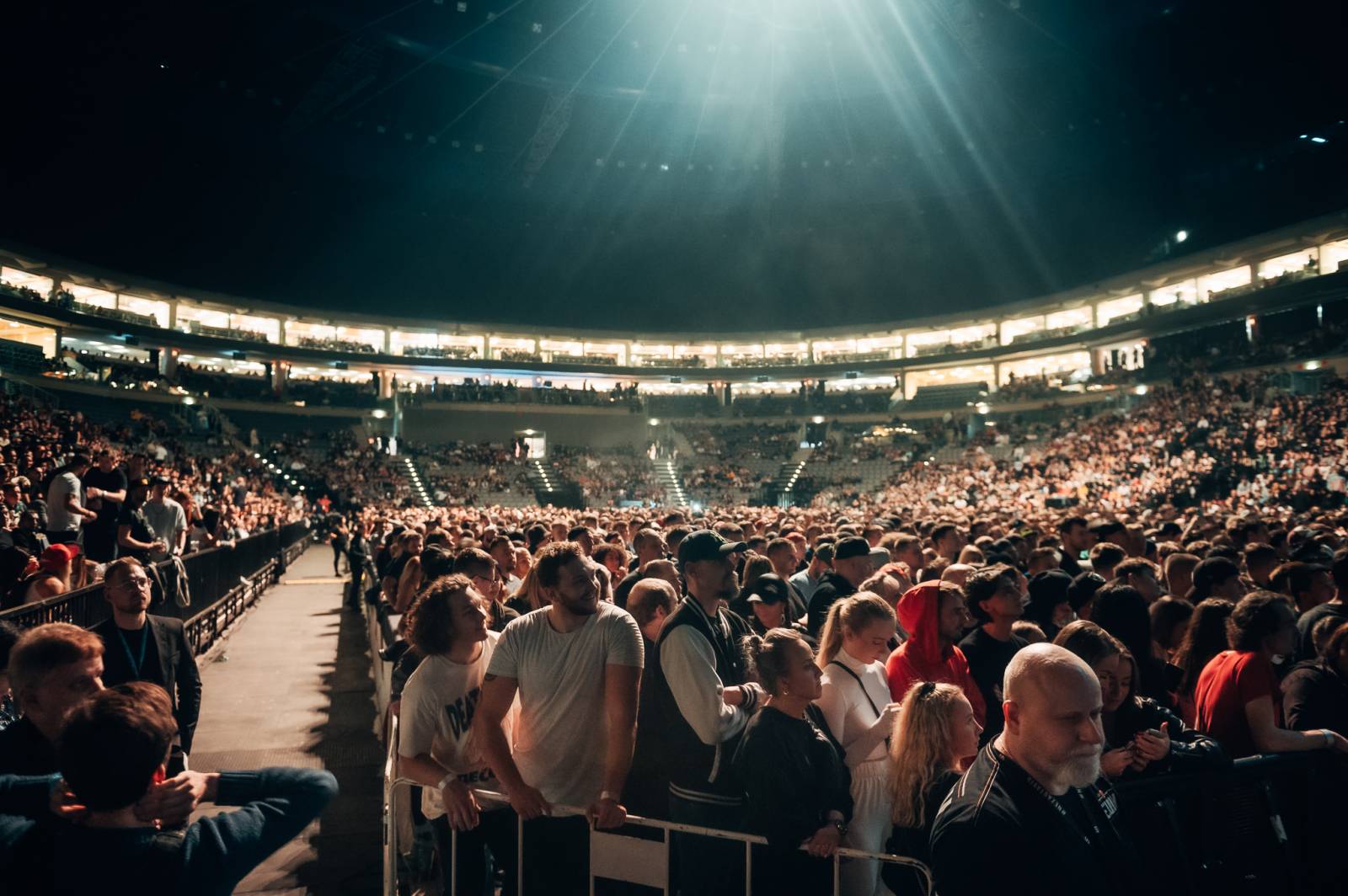 LIVE: 50 Cent zbořil pražskou O2 arenu svou megalomanskou show