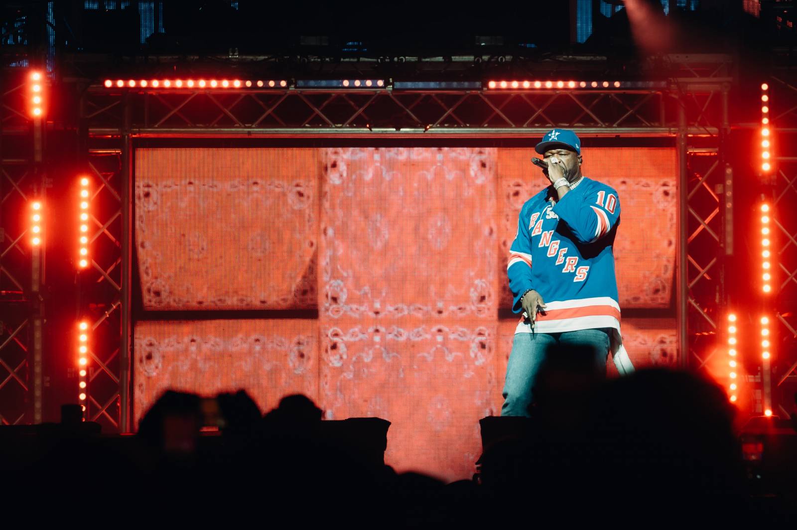 LIVE: 50 Cent zbořil pražskou O2 arenu svou megalomanskou show