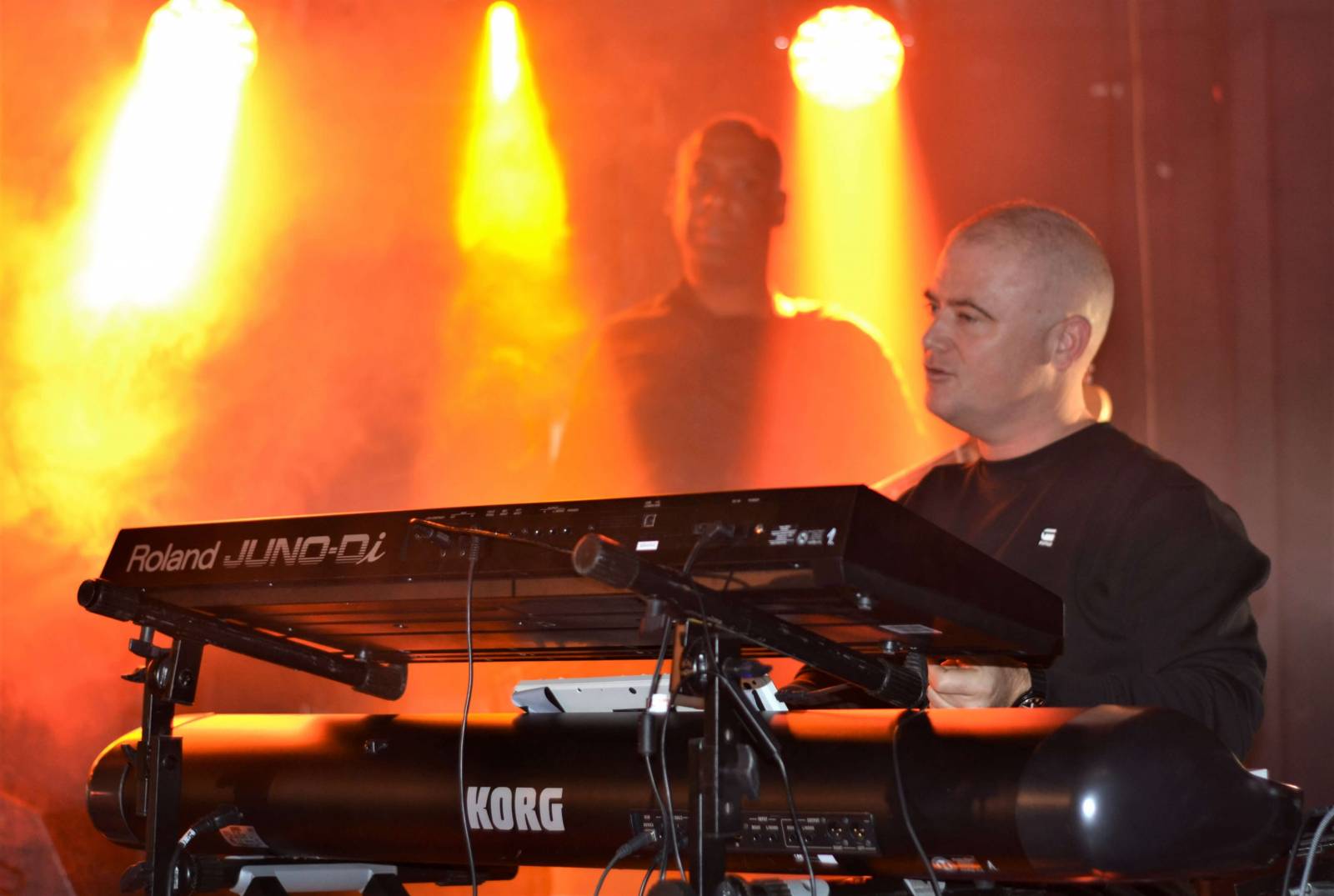 LIVE: Freak Power roztančili pražské Rock Café, za nemocnou vokalistku zaskočila Tereza Černochová