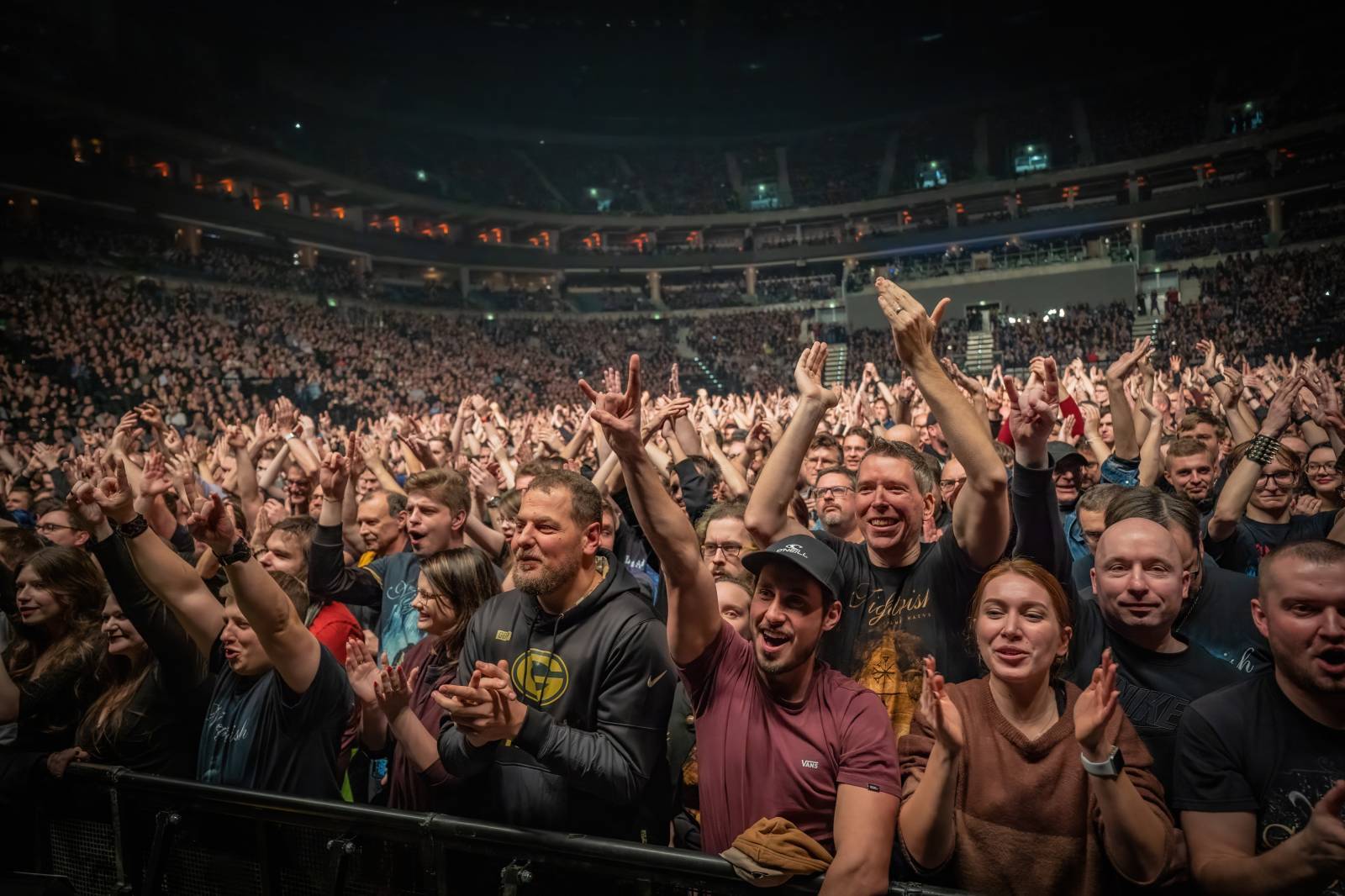 LIVE: Nightwish předvedli show plnou efektů a vizuálních příběhů, objevily se v nich i pražské památky