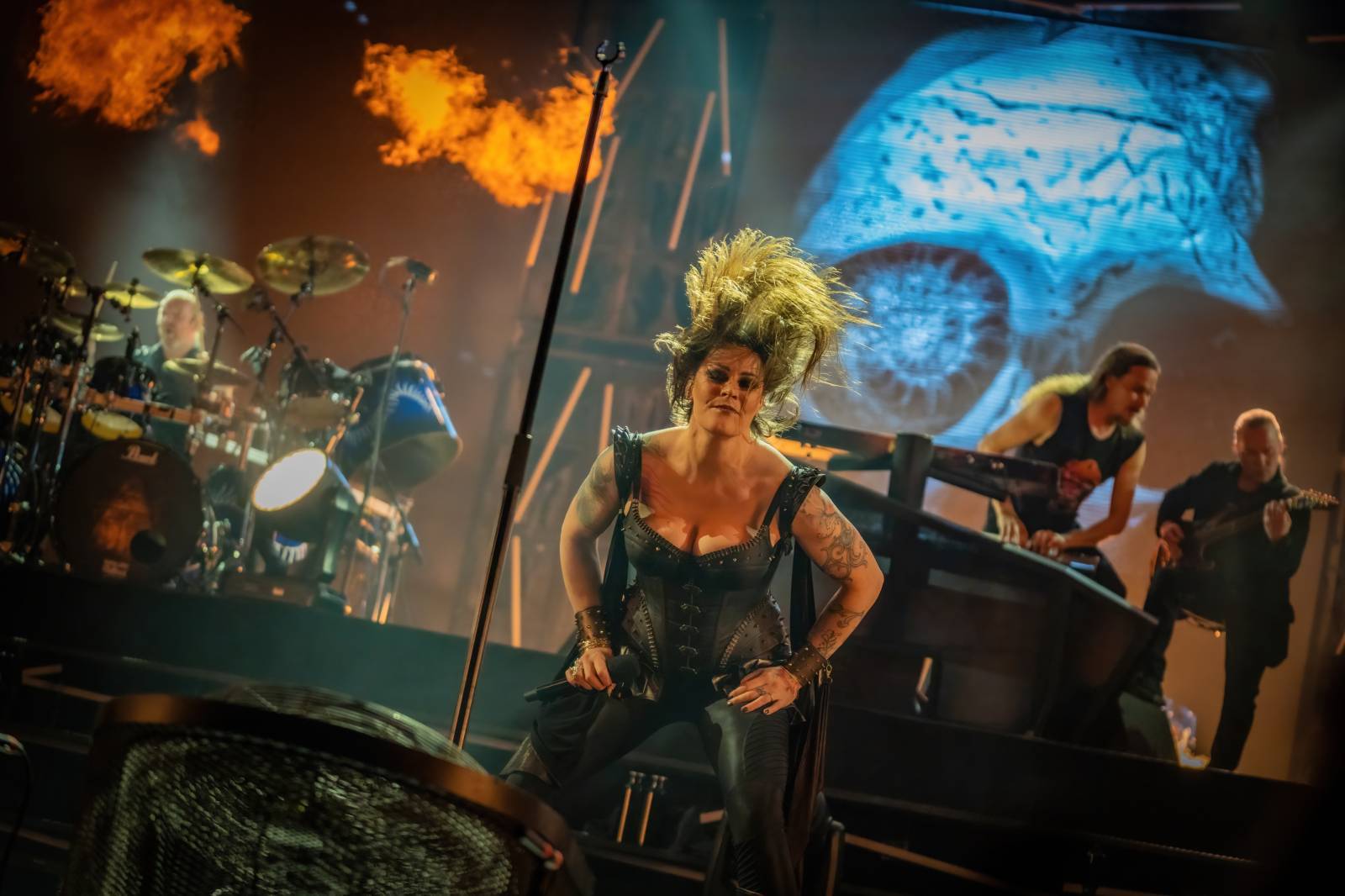 LIVE: Nightwish předvedli show plnou efektů a vizuálních příběhů, objevily se v nich i pražské památky