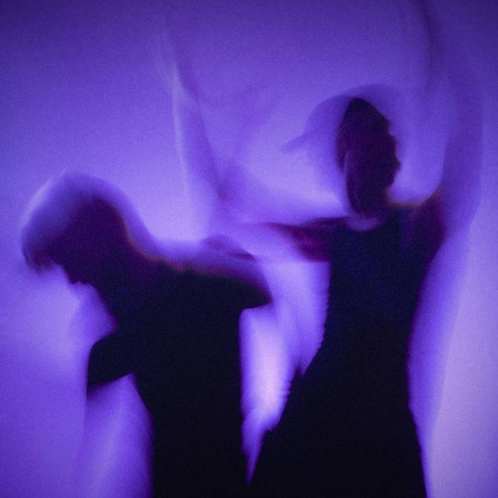 RECENZE: Post-hudba na novém albu ukazuje současnou trápící se společnost