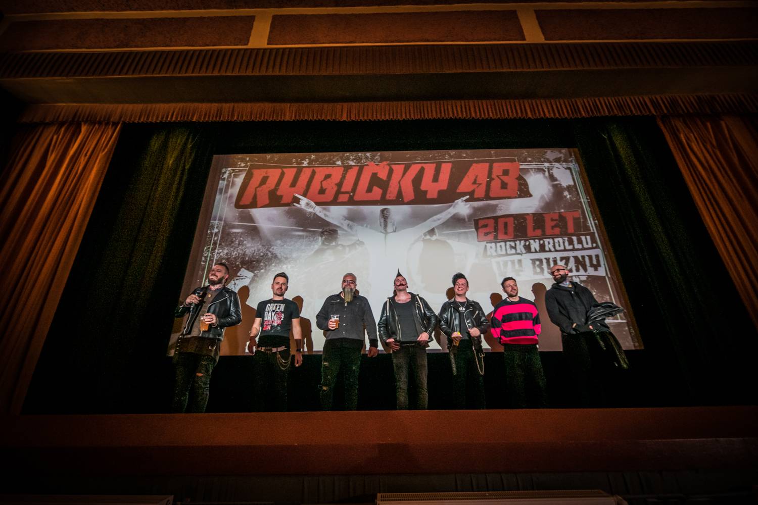 RECENZE: Všechno, co jste chtěli vědět o kapele Rybičky 48. Nový dokument ukazuje (skoro) všechno 