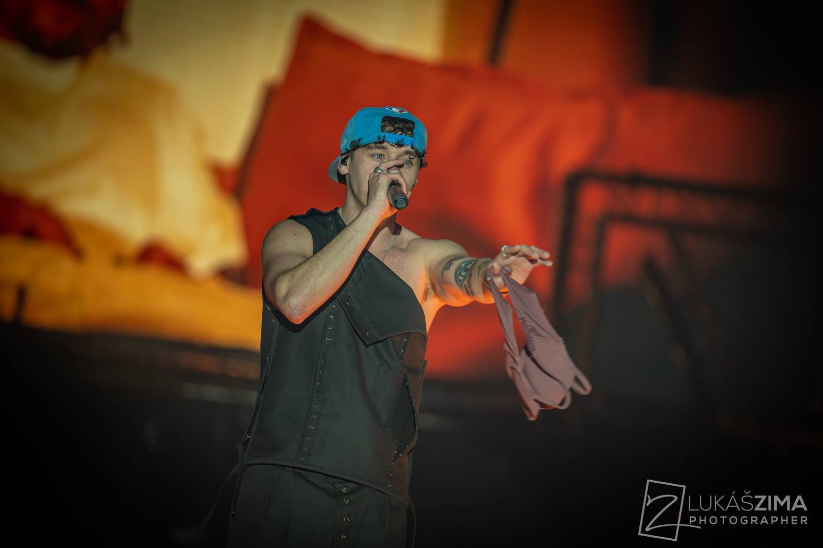 LIVE: Pražský Majáles – Ewu Farnou žádali o ruku, Tomáš Klus se svlékl a Richard Krajčo se pokusil o striptýz