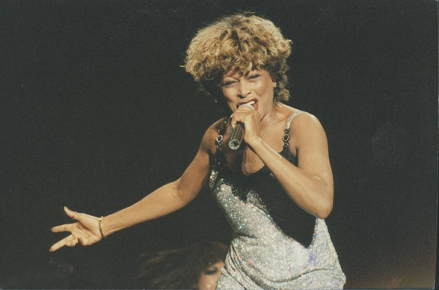 RETRO 90s | LIVE: Živelná Tina Turner pódium v Praze opouštěla bez okázalých gest