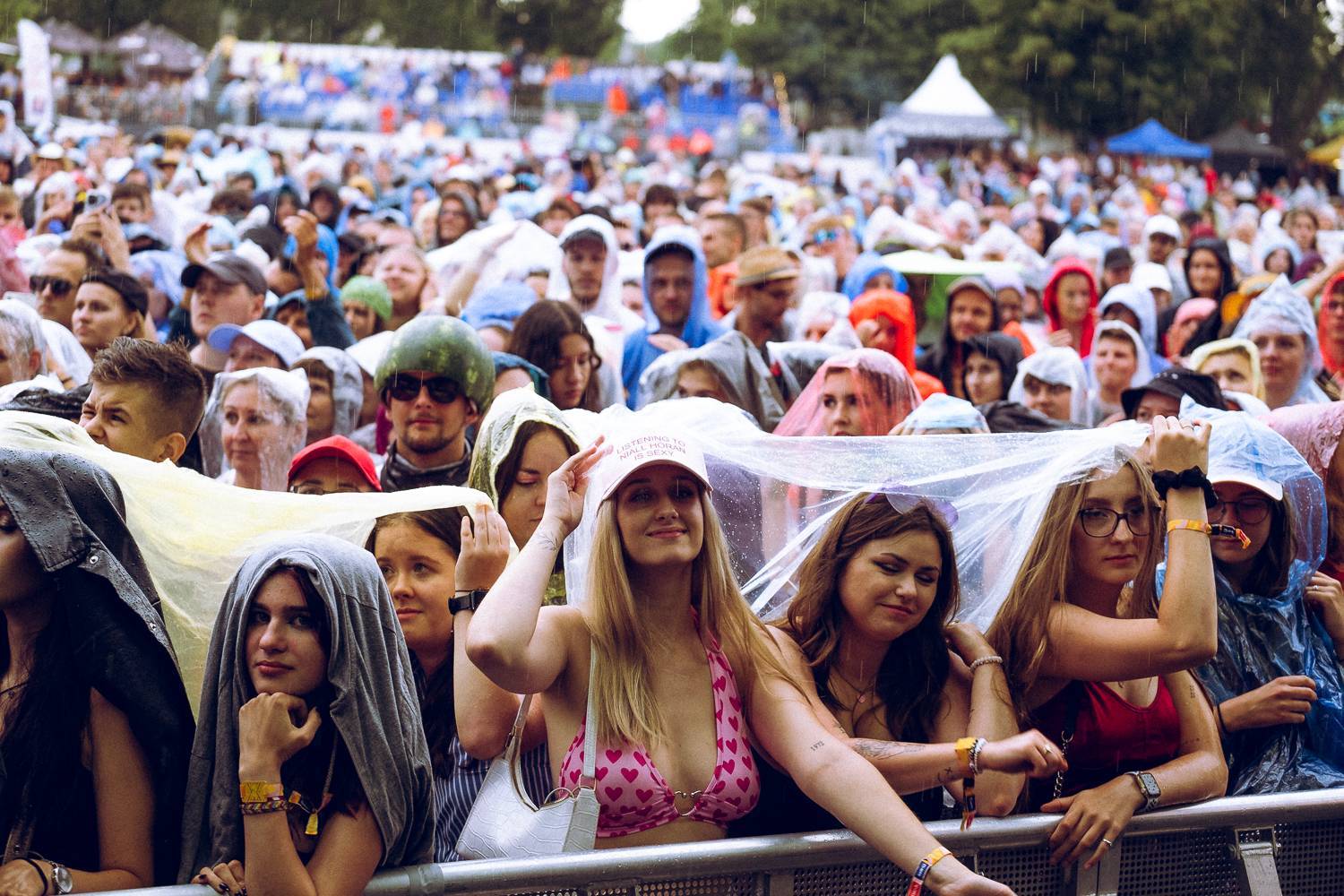LIVE: Překvapení na Colours v podobě Jacoba Colliera a Nialla Horan, Ewa Farna se dojímala 
