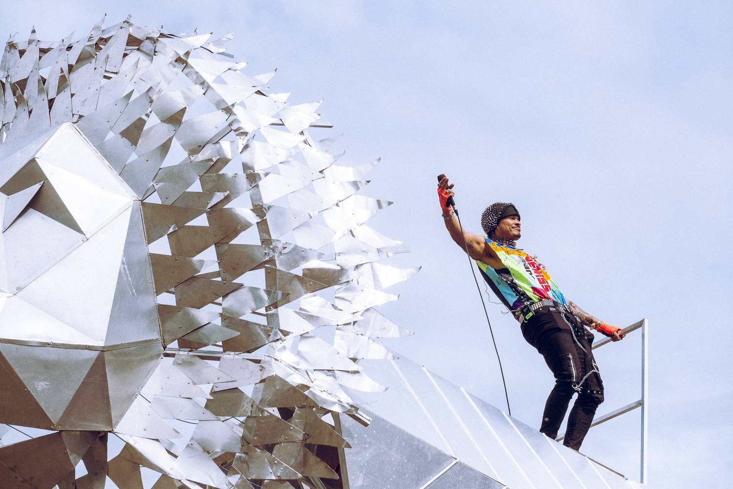 LIVE: Colours of Ostrava ve znamení smůly, vystoupení zrušil i Burna Boy. Z českých interpretů dorazili Vypsaná fiXa a Ben Cristovao