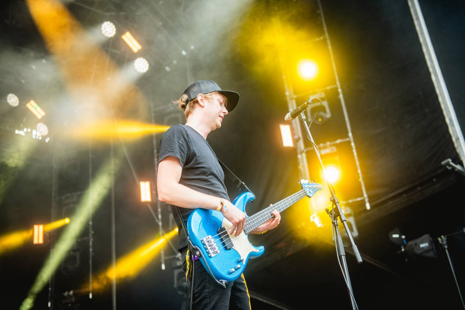 LIVE: Colours of Ostrava ve znamení smůly, vystoupení zrušil i Burna Boy. Z českých interpretů dorazili Vypsaná fiXa a Ben Cristovao