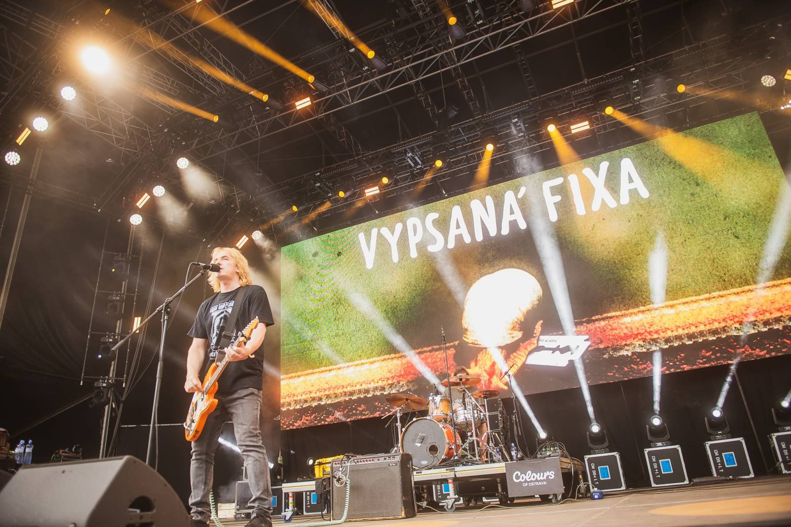 LIVE: Colours of Ostrava ve znamení smůly, vystoupení zrušil i Burna Boy. Z českých interpretů dorazili Vypsaná fiXa a Ben Cristovao