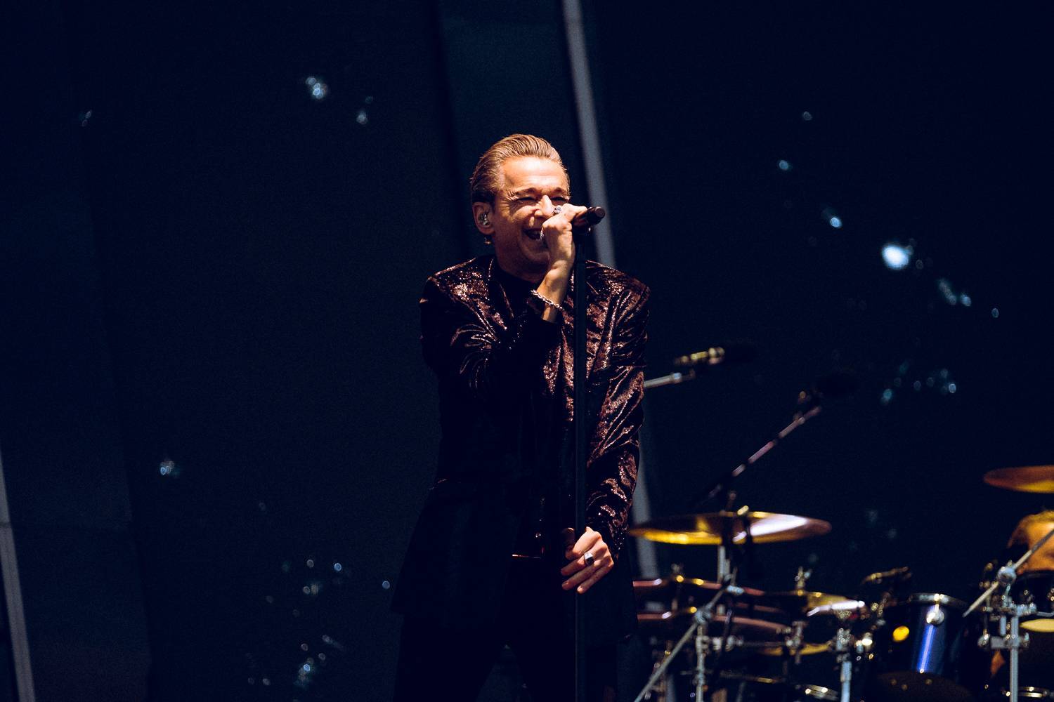 LIVE: Depeche Mode vyprodali Letňany. Odehráli emotivní show, vzpomínali i na Andyho Fletchera
