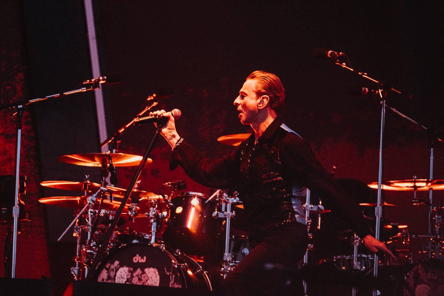 LIVE: Depeche Mode vyprodali Letňany. Odehráli emotivní show, vzpomínali i na Andyho Fletchera