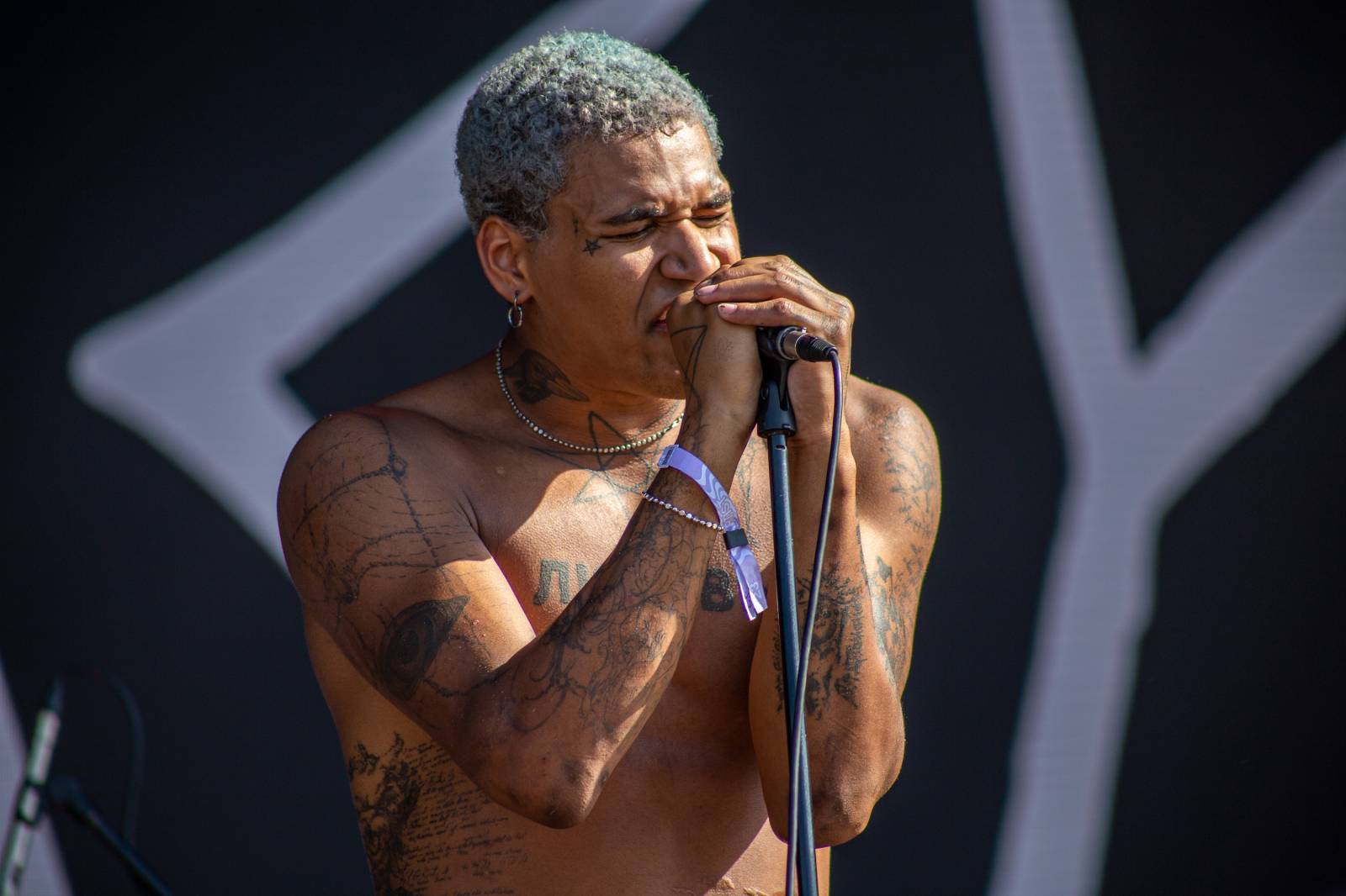 LIVE: Všechno, co se trblieta! Z Yungbluda pryštěla energie na všechny strany, Grape Festival pozval i M83 a Moderat