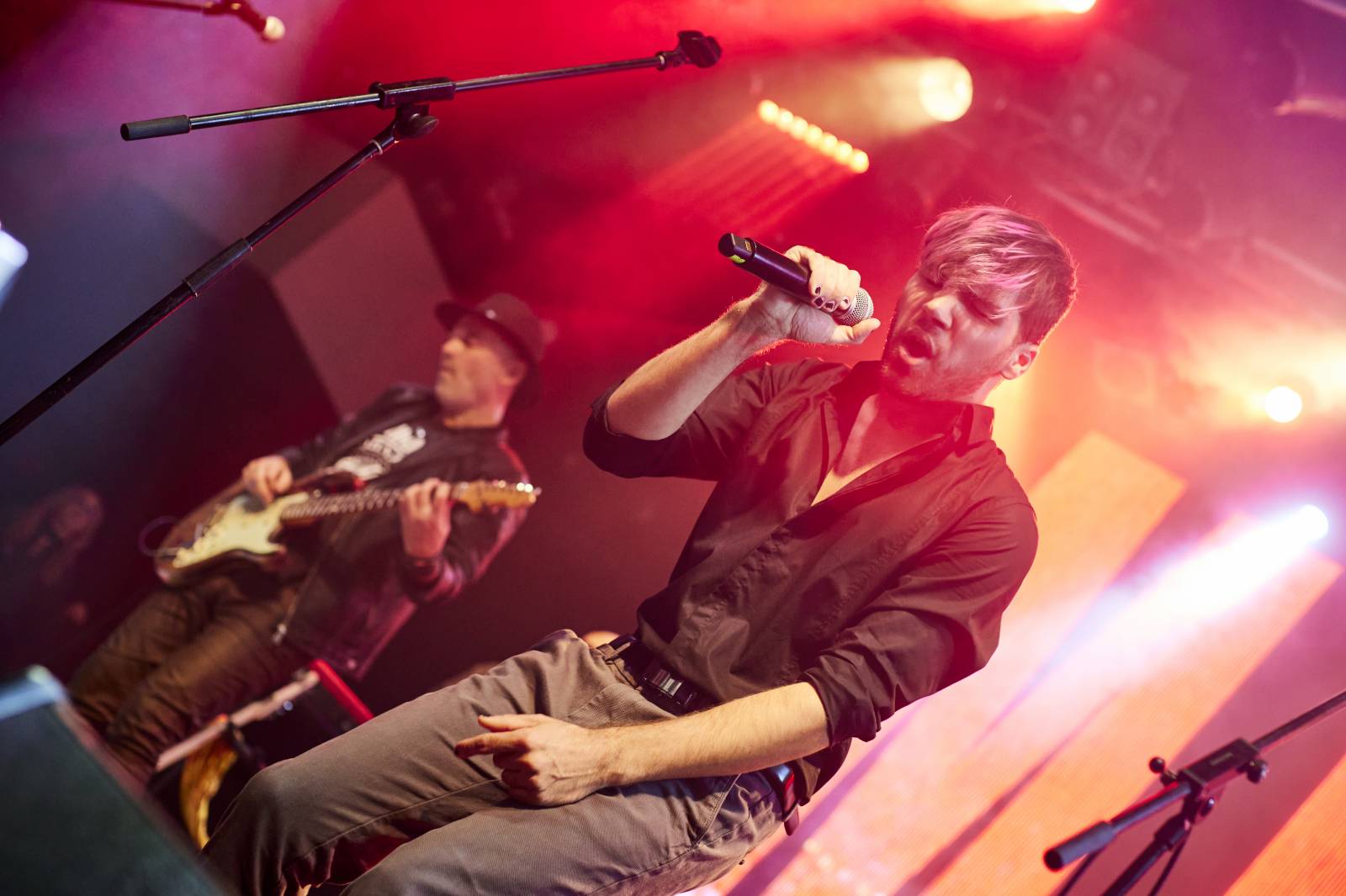 LIVE: Narozeniny Mira Žbirky oslavili syn David, Lenny nebo Martha jeho písněmi, manželka Kateřina pokřtila knihu vzpomínek