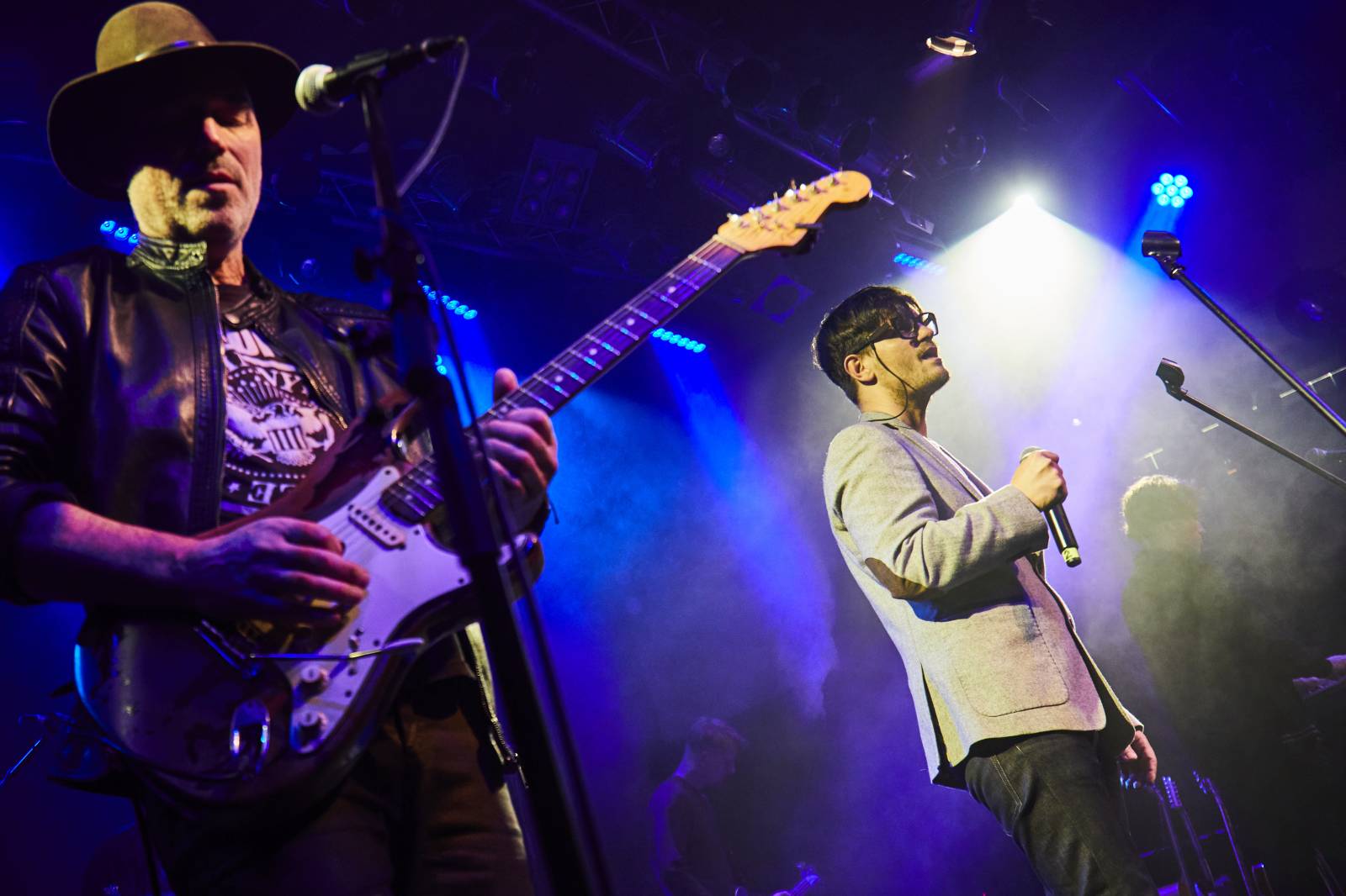 LIVE: Narozeniny Mira Žbirky oslavili syn David, Lenny nebo Martha jeho písněmi, manželka Kateřina pokřtila knihu vzpomínek