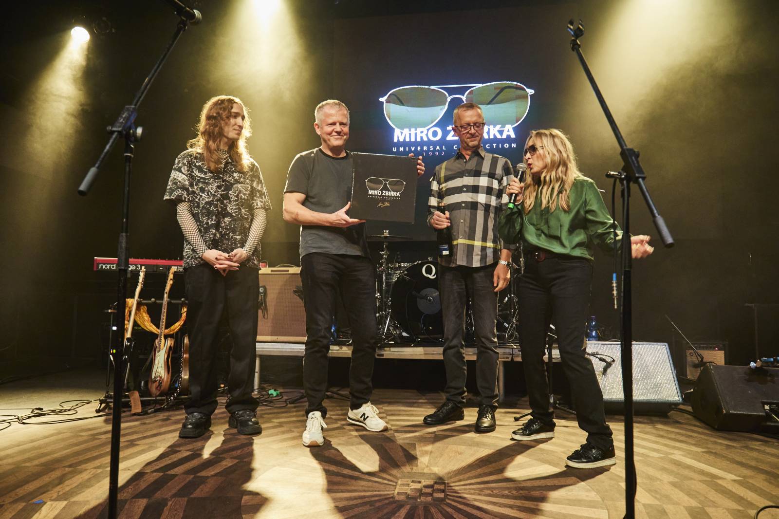 LIVE: Narozeniny Mira Žbirky oslavili syn David, Lenny nebo Martha jeho písněmi, manželka Kateřina pokřtila knihu vzpomínek