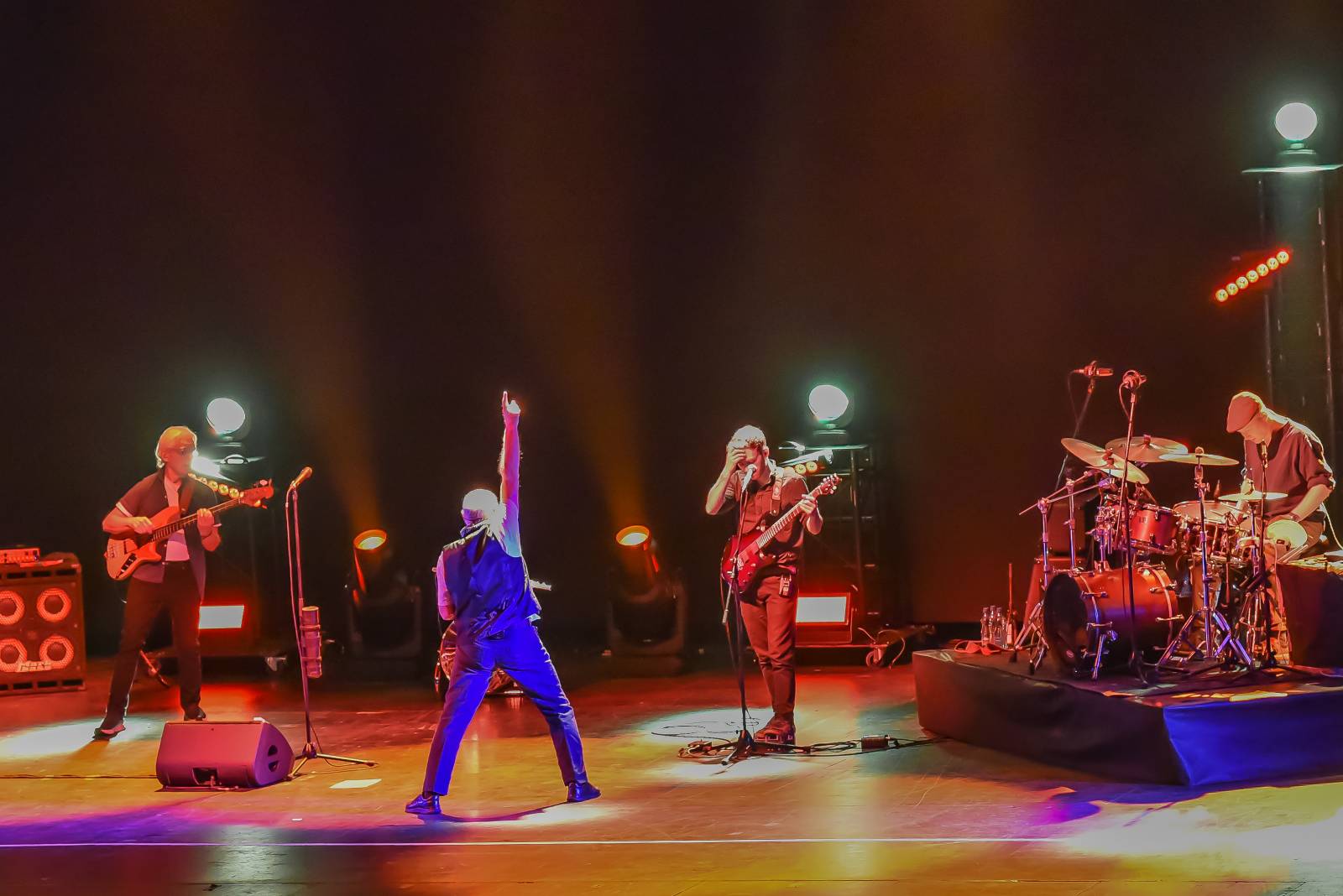 LIVE: Jethro Tull i bez nemocného klávesáka nadchli zaplněné Kongresové centrum Praha