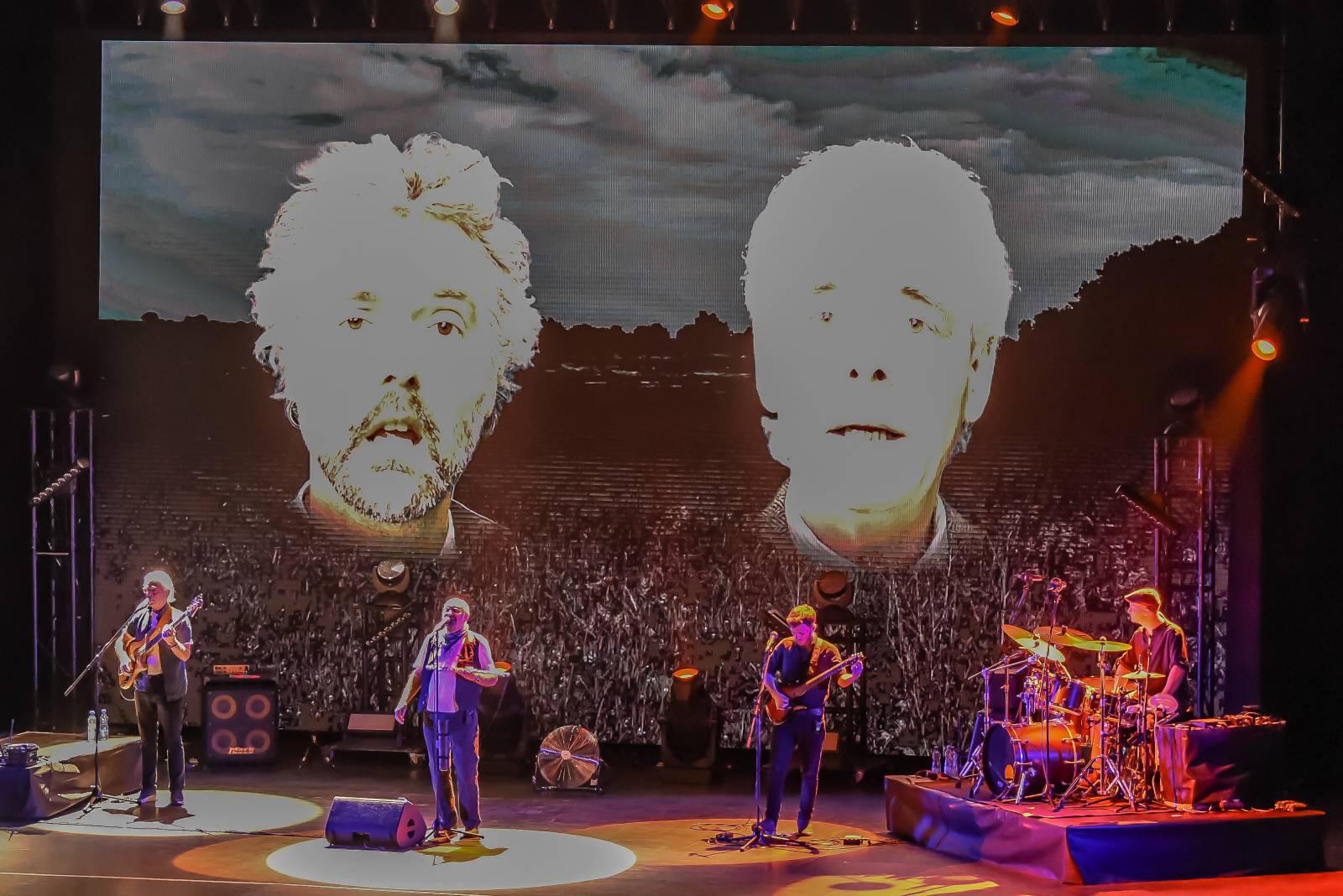 LIVE: Jethro Tull i bez nemocného klávesáka nadchli zaplněné Kongresové centrum Praha