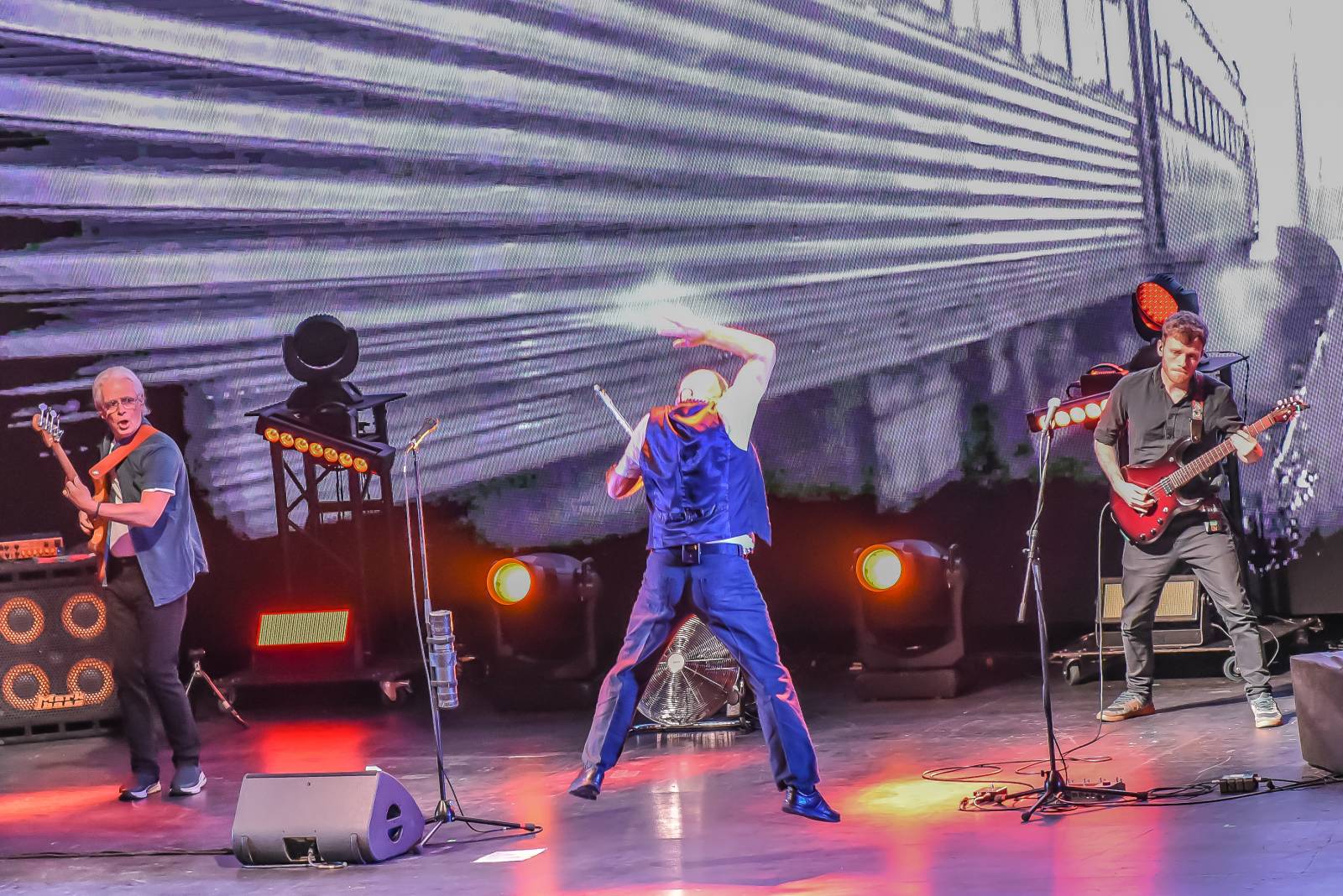 LIVE: Jethro Tull i bez nemocného klávesáka nadchli zaplněné Kongresové centrum Praha