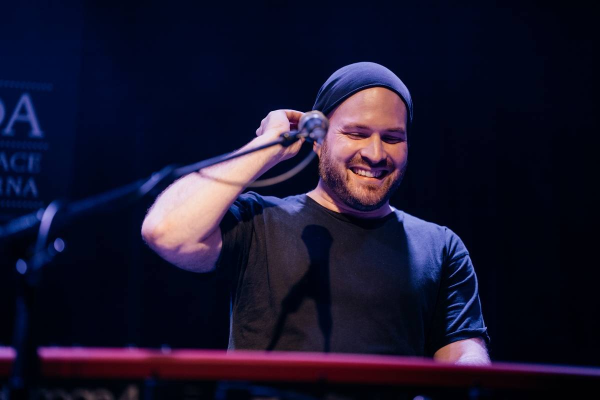 LIVE: Kateřina Marie Tichá s Bandjeez pohladili v Malostranské besedě po duši