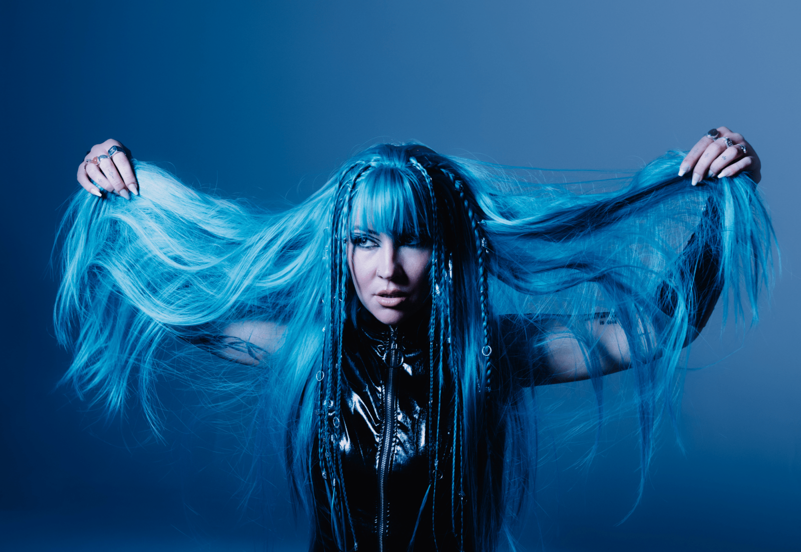 RECENZE: Charlotte Sands je na svém debutovém albu nejen drzá a upřímná, ale i citlivá