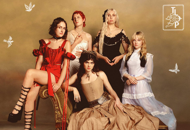 RECENZE: Předehra k extázi. Debut The Last Dinner Party baví