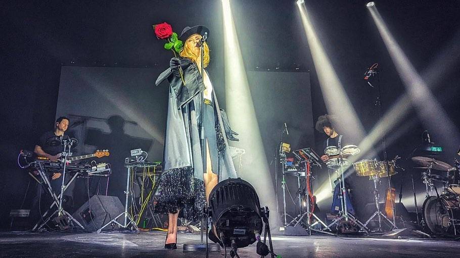 LIVE: Královna kostýmů Róisín Murphy roztančila Forum Karlín