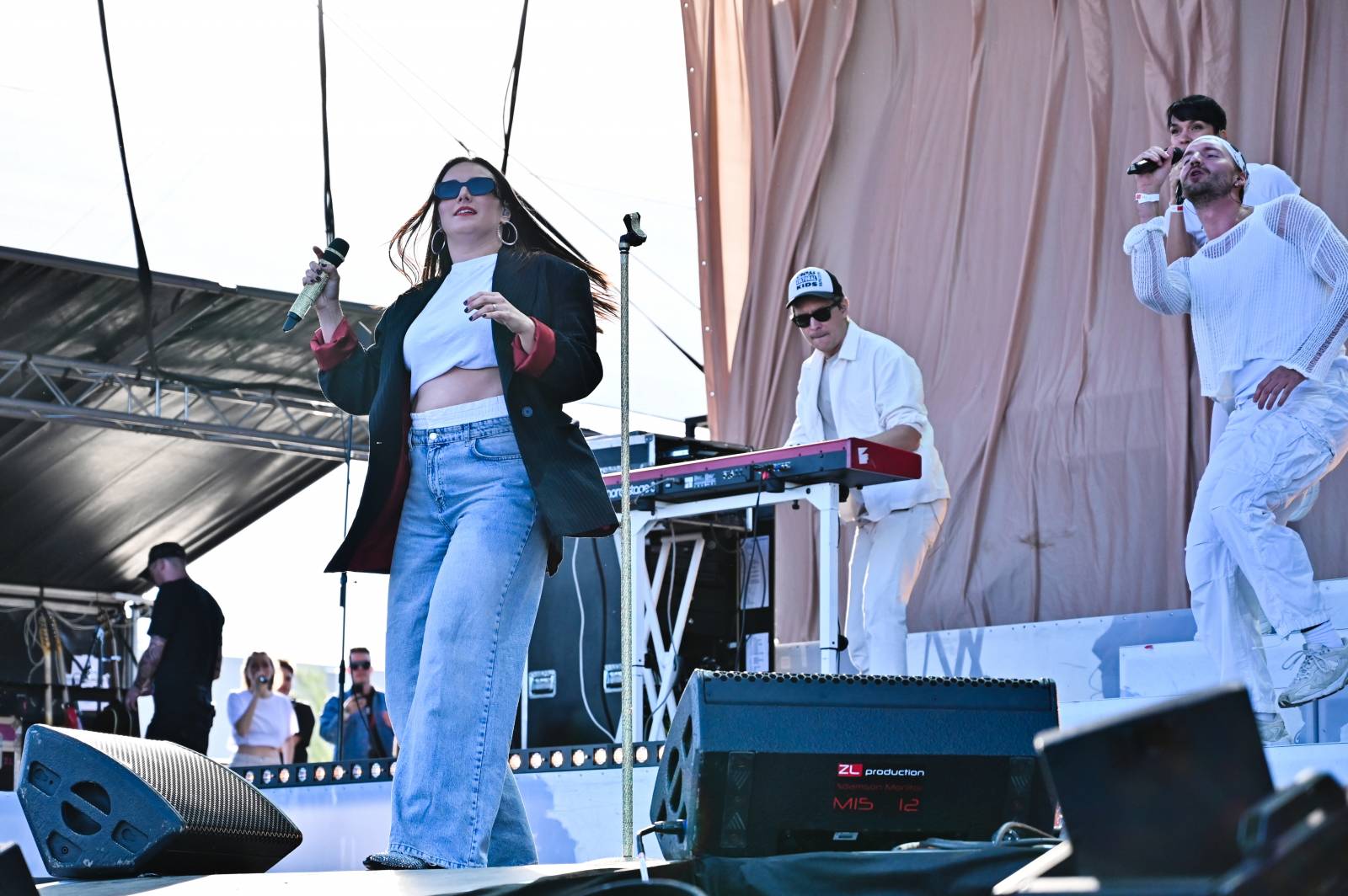 LIVE: Majáles se přesunul do Prahy. Písně Chinaski, Ewy Farne i Calina si zpívalo padesát tisíc lidí