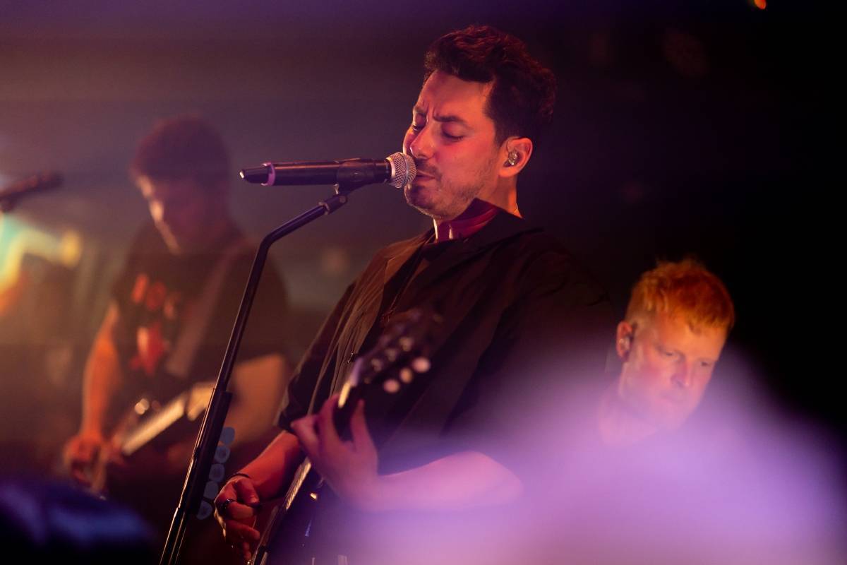 LIVE: Mirai v nacpaném Rock Café pokřtili v potu fanoušků novou desku 