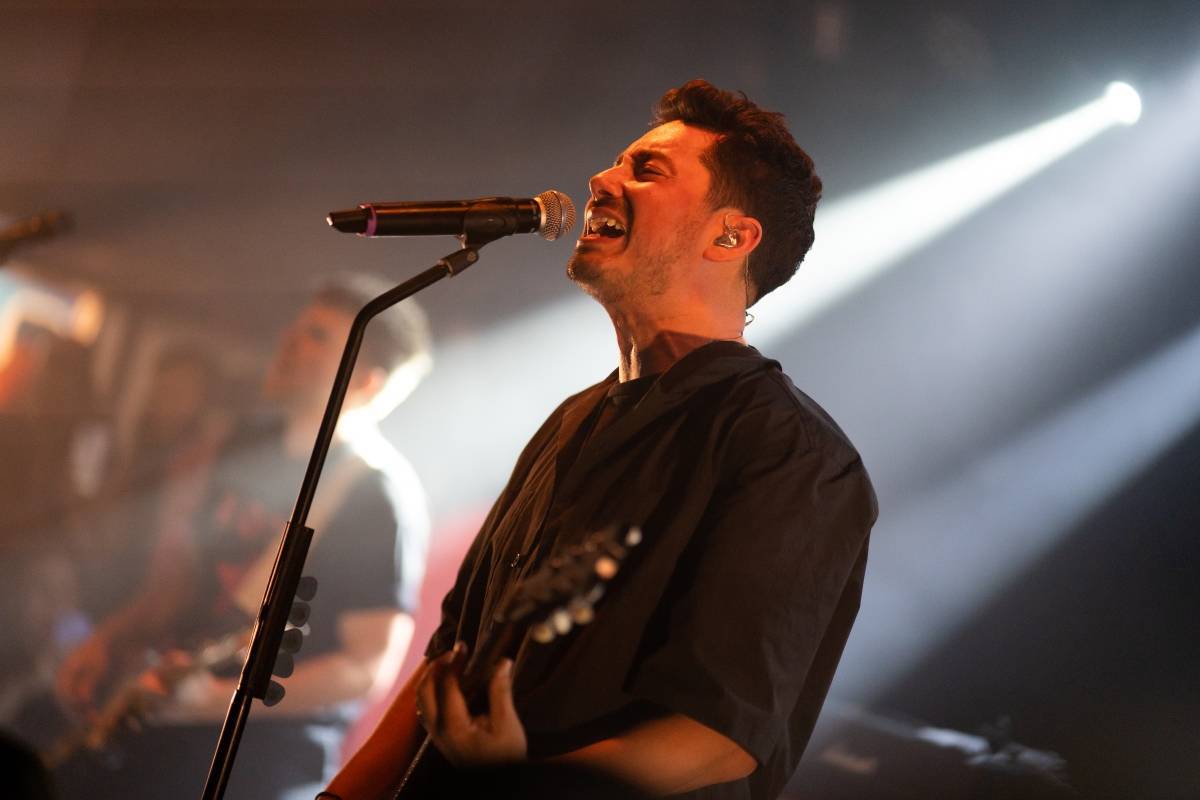 LIVE: Mirai v nacpaném Rock Café pokřtili v potu fanoušků novou desku 