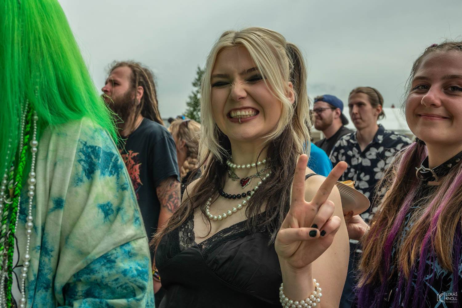 LIVE: Rock for People, den třetí: Přenádherní Bring Me The Horizon, rozlučkoví Sum 41 a pokulhávající Avril