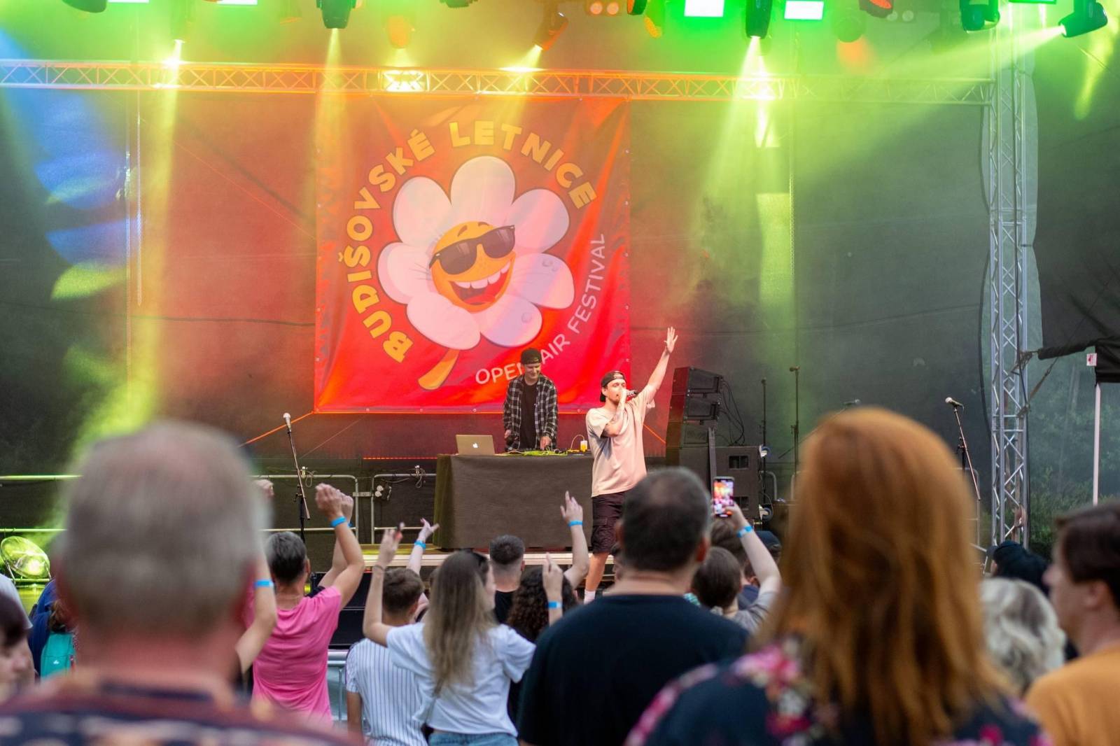 LIVE: Budišovské Letnice rozezpívaly svými hity No Name, Buty i Žlutý pes