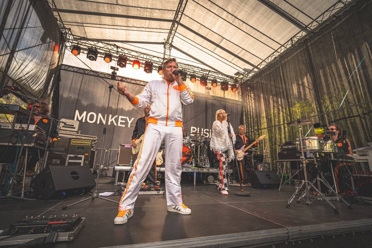 LIVE: Monkey Business v lomu Velká Amerika roztančili fanoušky mezi skalními masivy