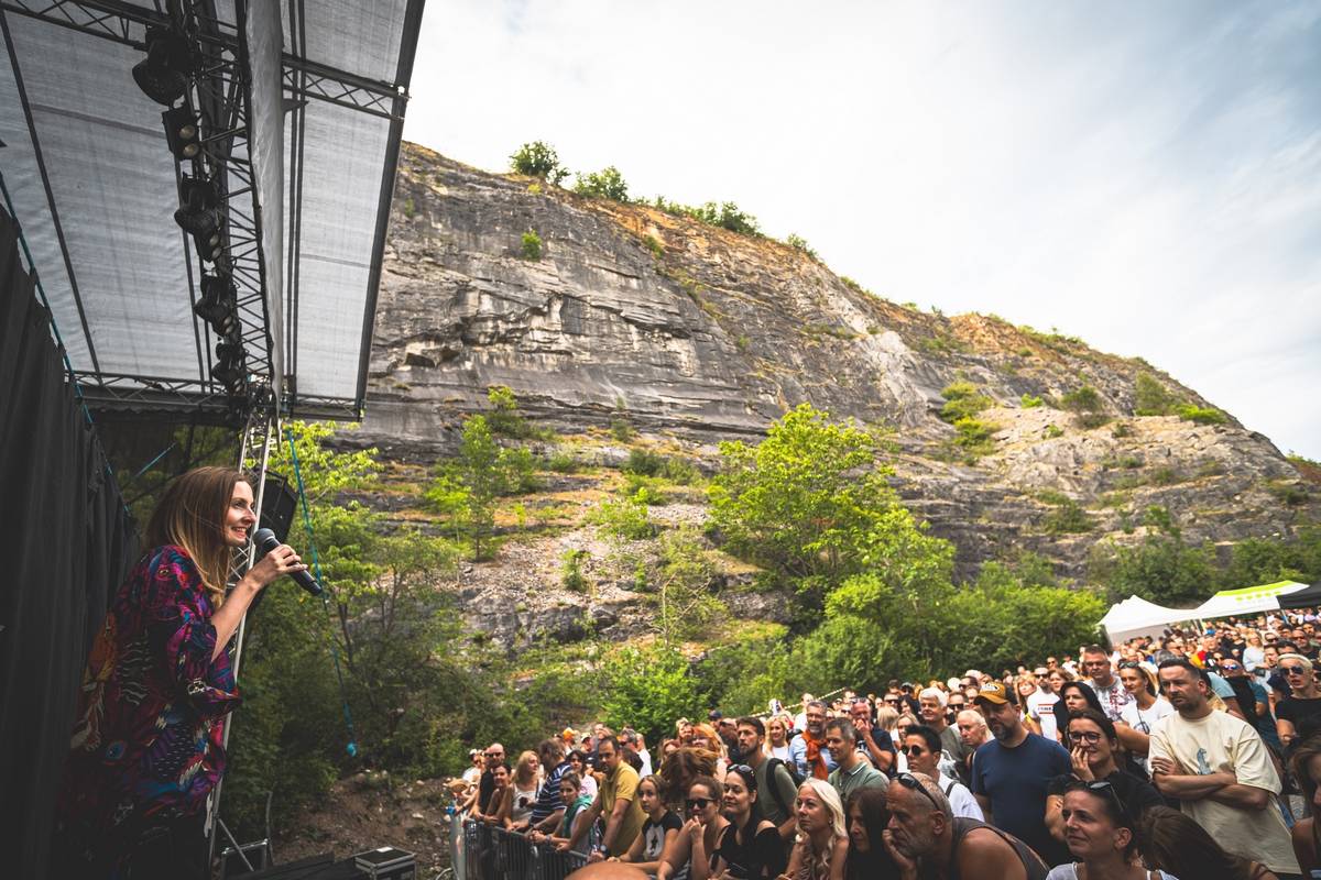 LIVE: Monkey Business v lomu Velká Amerika roztančili fanoušky mezi skalními masivy
