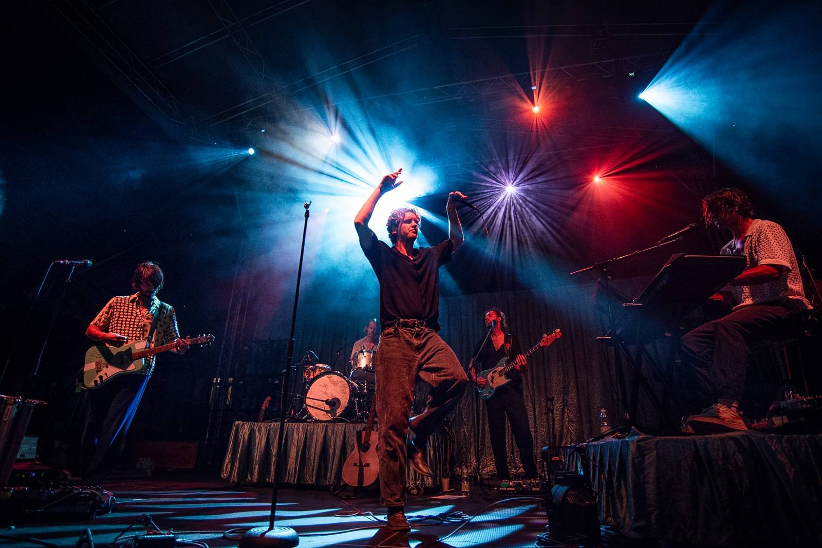 LIVE: Svůdní Warhaus a živelná Charlotte Adigéry. Poslední den Pop Messe měl rozhodně co nabídnout