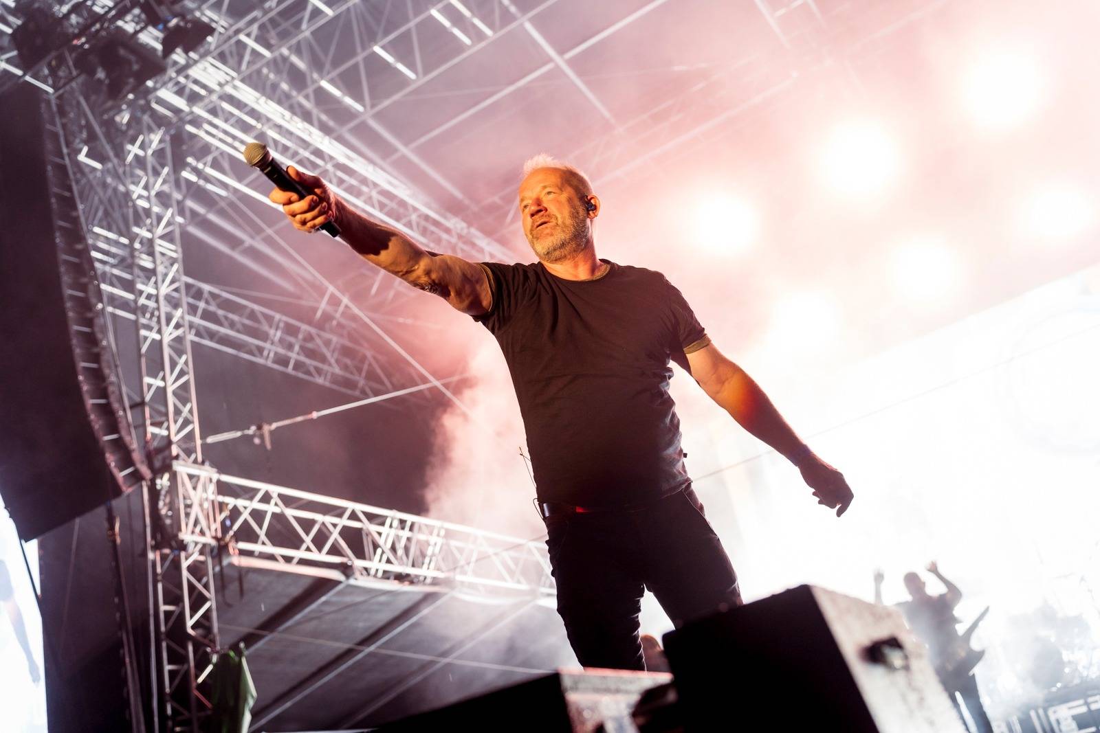 LIVE: Naposled spolu. Lucie se na hradě Rožmberk loučila s Davidem Kollerem, zahráli i Chinaski, Jelen a Horkýže Slíže