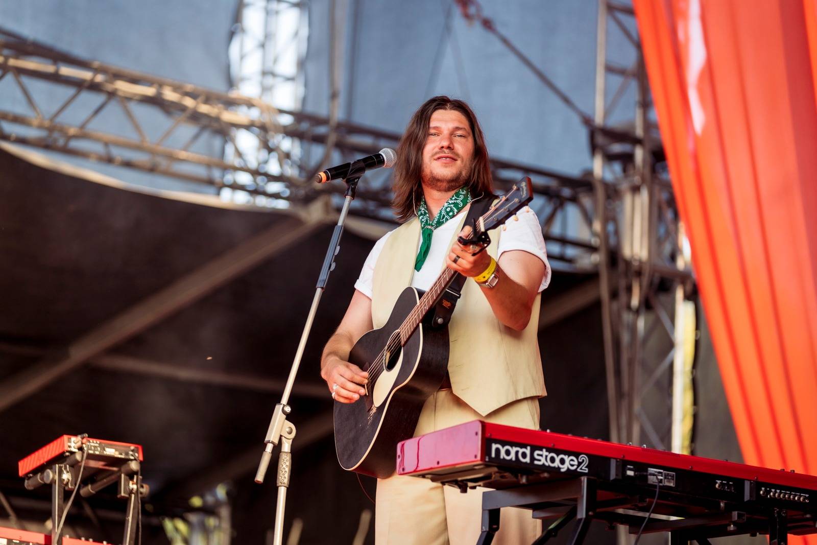 LIVE: Hrady CZ se přesunuly na Bouzov. Robert Kodym vhodil do publika kytaru, Marcell si střihl cover hitu Vladimíra Mišíka