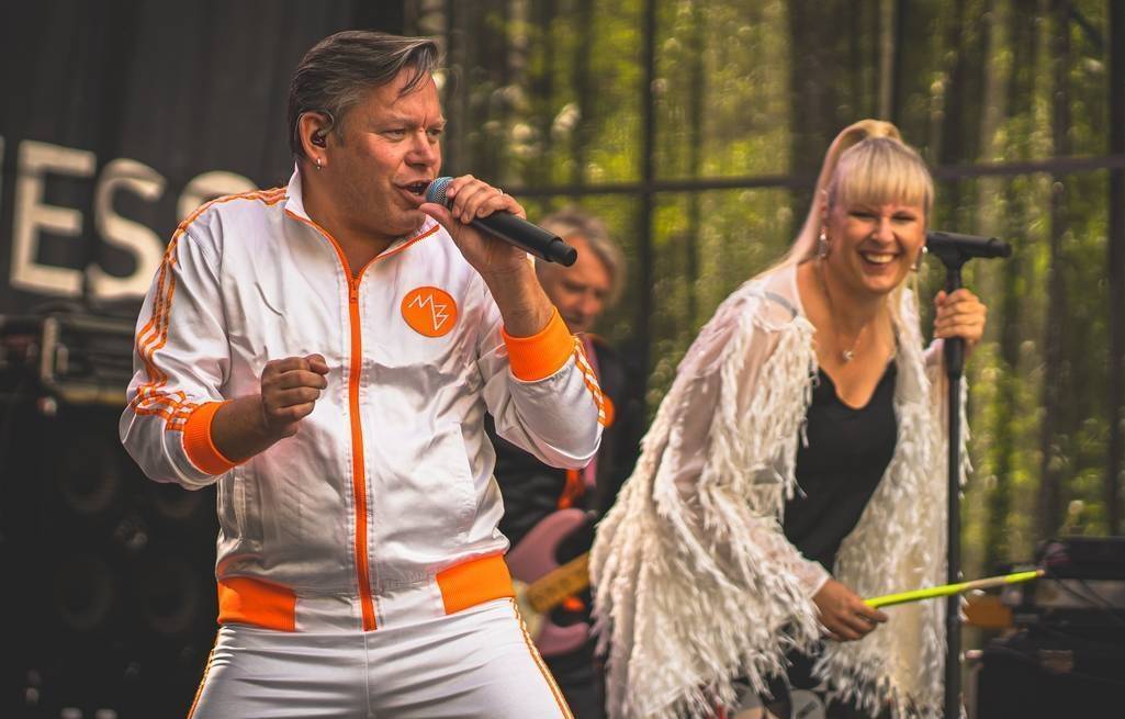 RECENZE: Monkey Business konečně zpívají česky. Když múzy mlčí patří mezi jejich nejlepší alba