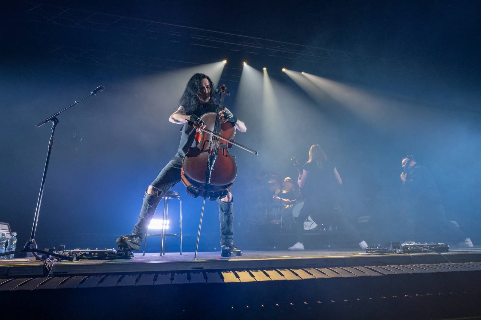 LIVE: Apocalyptica předvedla v Praze vlažnému publiku hudební mistrovství