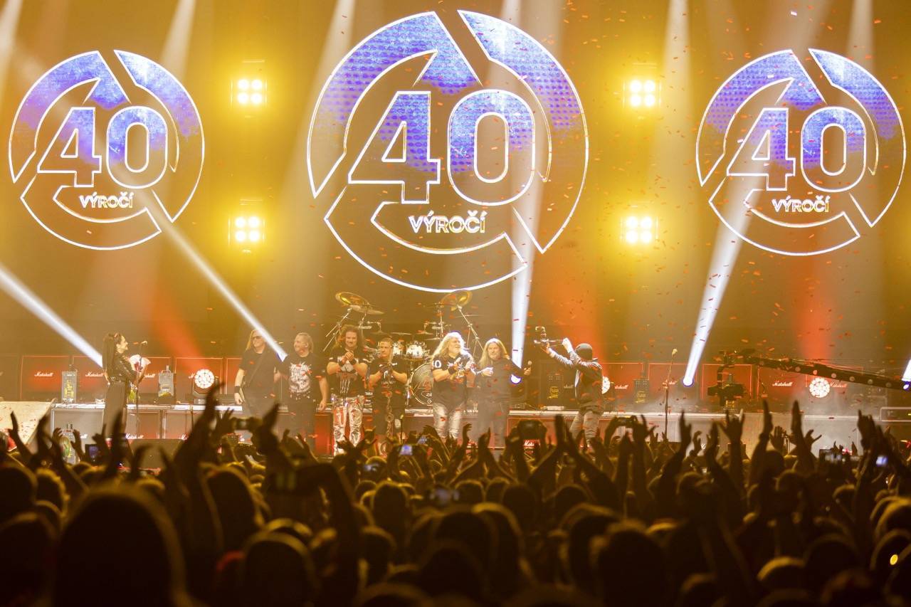 RECENZE: Arakain připomíná živákem z O2 universa velkolepou oslavu ke 40. výročí