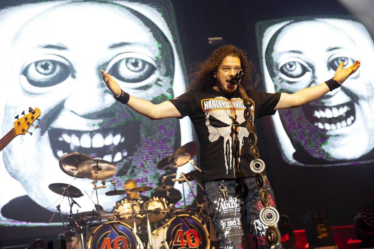 RECENZE: Arakain připomíná živákem z O2 universa velkolepou oslavu ke 40. výročí