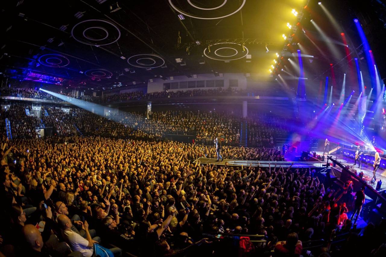 RECENZE: Arakain připomíná živákem z O2 universa velkolepou oslavu ke 40. výročí