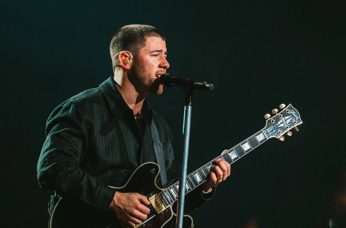 LIVE: Jak laserové ukazovátko v O2 areně málem předčasně ukončilo fantastickou premiéru Jonas Brothers