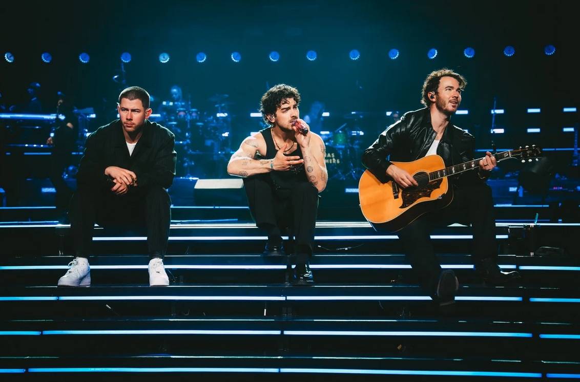 LIVE: Jak laserové ukazovátko v O2 areně málem předčasně ukončilo fantastickou premiéru Jonas Brothers