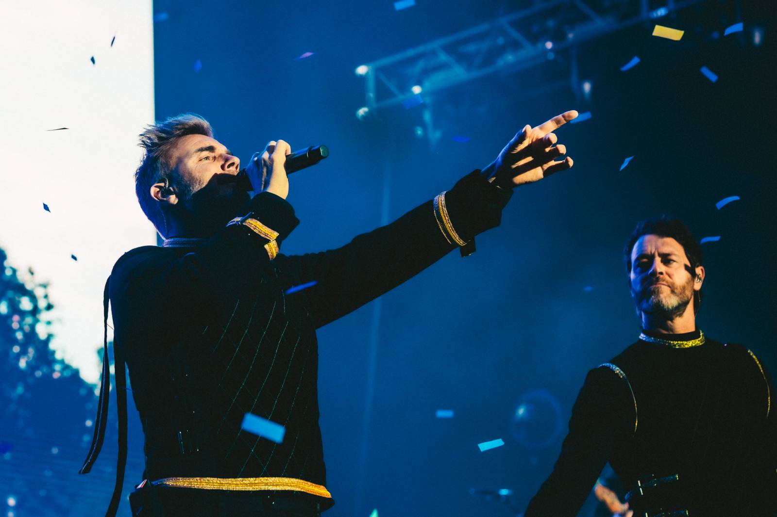 LIVE: Take That v Česku: Vzpomínky na Robbieho, pivo a retro tanečky