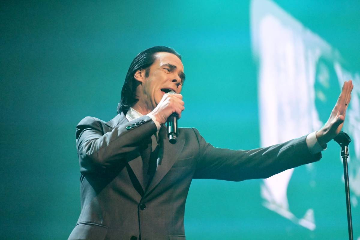LIVE: Nick Cave byl ve vyprodané O2 areně famózní, sršel energií i dojímal